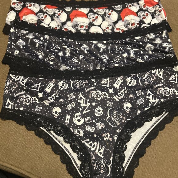 Morvia 3pk lace trim Skater goth Emo panties 2X plus size skulls Santa Hats Mush - Picture 2 of 12